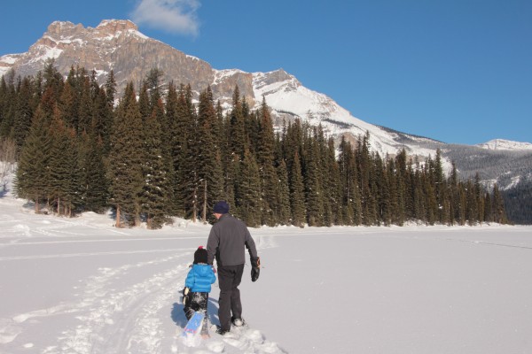 Easy snowshoeing for the whole family