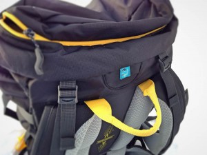 H2O hose port with shoulder strap loops will keep your hydration pack within reach.